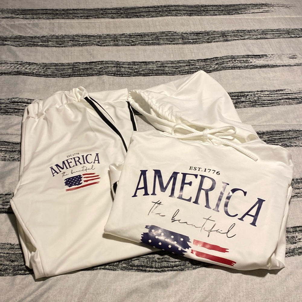 1776 America 🇺🇸 the beautiful light weight jogger set. NWOT